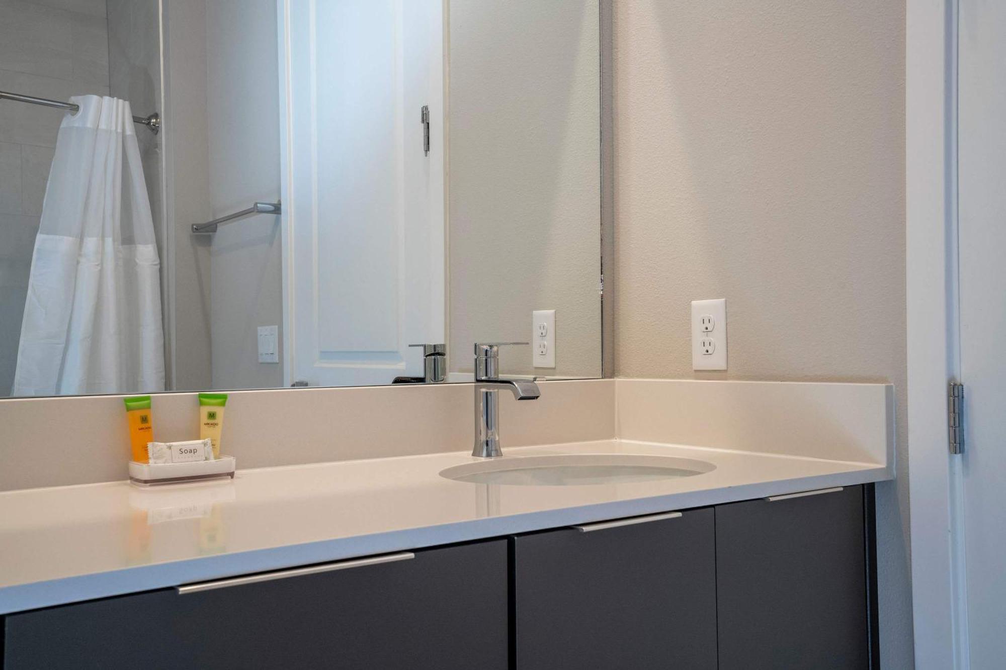 Modern 5br - Reunion - Pool Table Apartment *